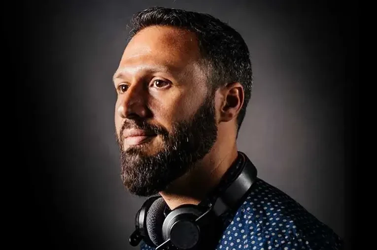 Stephané Elmosnino with moody background and headphones